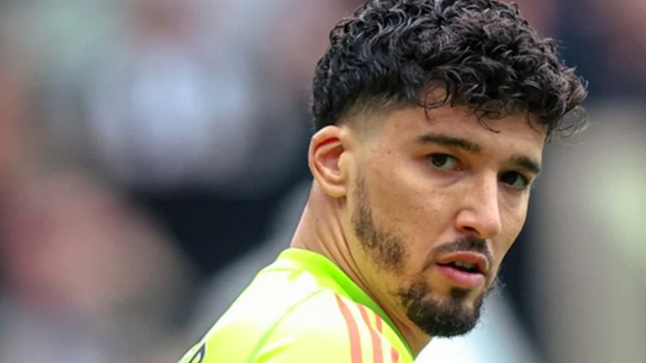 Foto - Altay Bayındır çileden çıkardı! Böyle olmaz ki be Altay’ım: İlk maçında tarihi tersten yazdı…