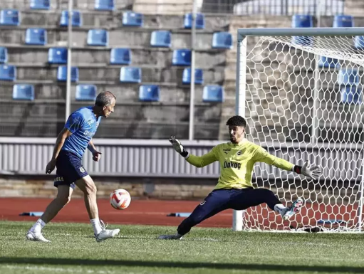 Foto - Altay Bayındır daha imzayı atmadan olay oldu bile! Yok artık daha neler...