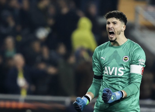 Foto - Altay Bayındır'a sürpriz talip çıktı! Bakın kimler devreye girdi...