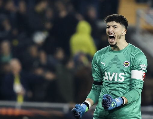 Foto - Altay Bayındır resmen harekete geçti! Fenerbahçe için büyük fedakarlık! O gerçek Türk devi oldu!