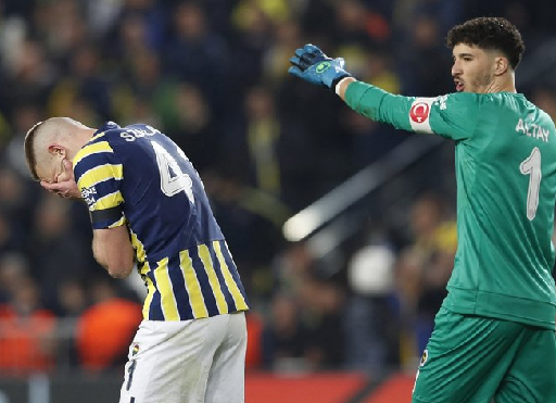 Foto - Altay Bayındır resmen harekete geçti! Fenerbahçe için büyük fedakarlık! O gerçek Türk devi oldu!