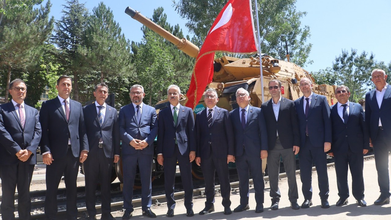Foto - Altay Tankı'nı taşıyacak: Her ambargo, her baskı ve haksızlık bize kapı araladı