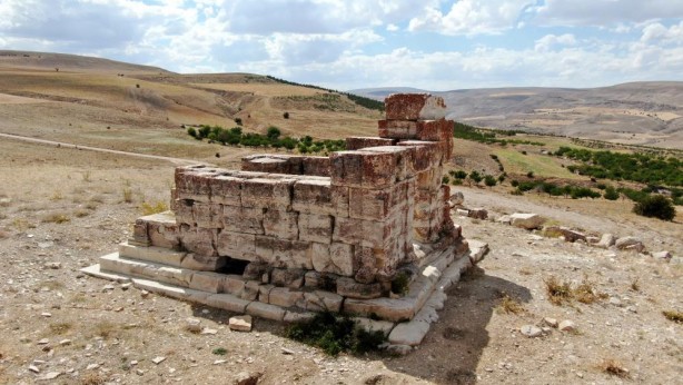 Altı asırdır gizemi çözülemedi! Sivas'ın gizemli evi