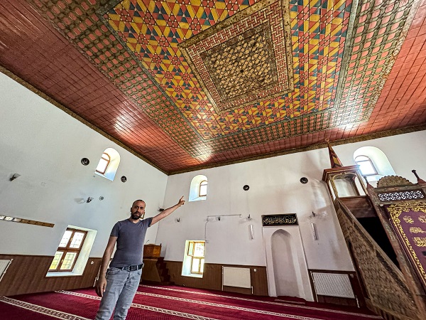 Altı asırlık caminin bu detayı herkesi hayran bırakıyor