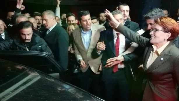 Altılı masanın toplantısında neler konuşuldu? Kılıçdaroğlu'ndan Akşener'e: Kalkıp gideyim mi?