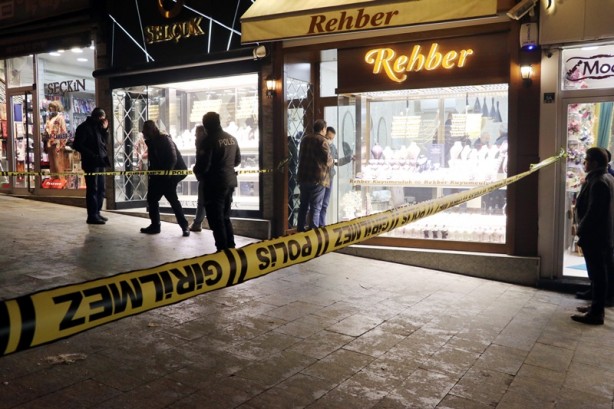 Foto - Altın alma bahanesiyle gittiği kuyumcuyu yaraladı