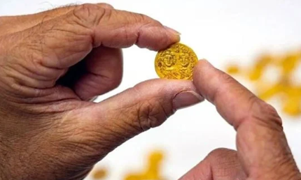 Foto - Altın hazinesi bulundu! Şans eseri duvardan altın yağmaya başladı