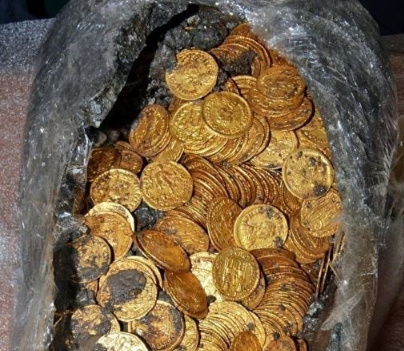 Foto - Altın hazinesi bulundu! Şans eseri duvardan altın yağmaya başladı