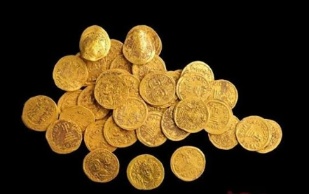 Foto - Altın hazinesi bulundu! Şans eseri duvardan altın yağmaya başladı