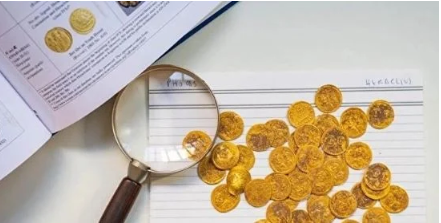 Foto - Altın hazinesi bulundu! Şans eseri duvardan altın yağmaya başladı