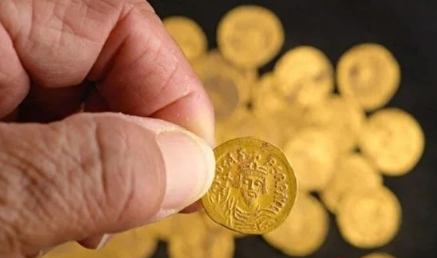 Foto - Altın hazinesi bulundu! Şans eseri duvardan altın yağmaya başladı