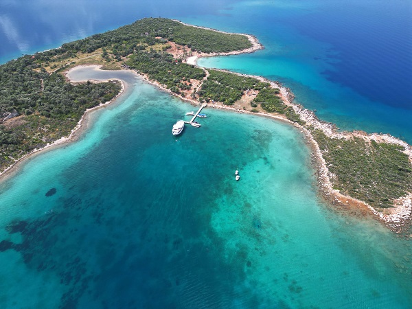 Altın sarısı kumuyla meşhur Sedir Adası