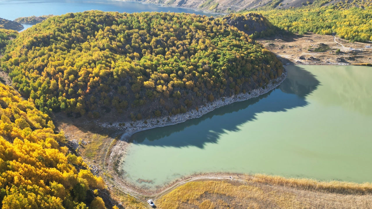 Foto - Altın sarısı manzara! Nemrut Krater Gölü havadan böyle görüntülendi