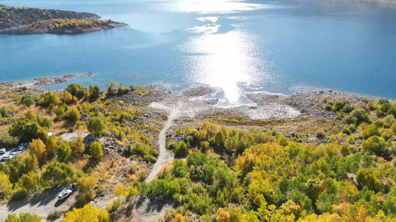 Altın sarısı manzara! Nemrut Krater Gölü havadan böyle görüntülendi