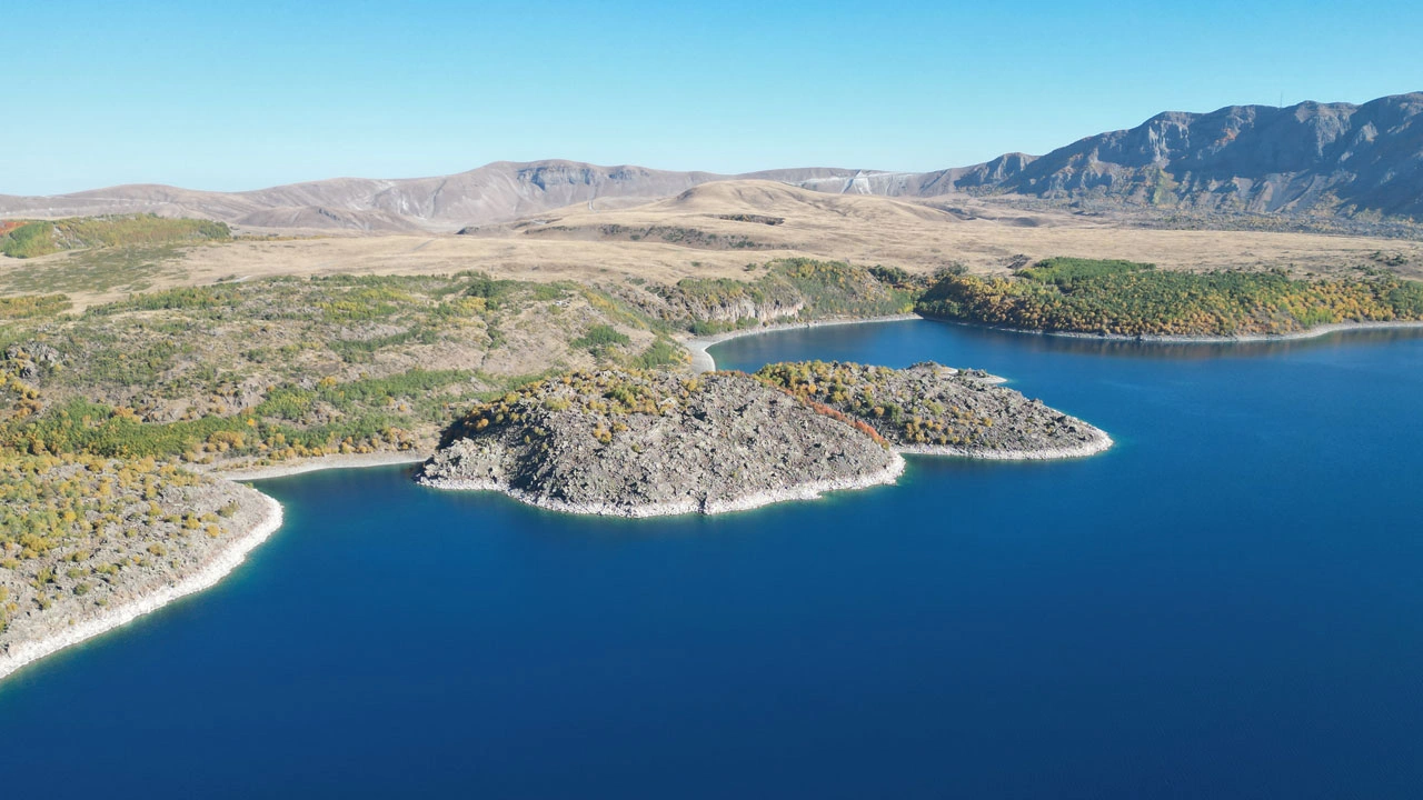 Foto - Altın sarısı manzara! Nemrut Krater Gölü havadan böyle görüntülendi