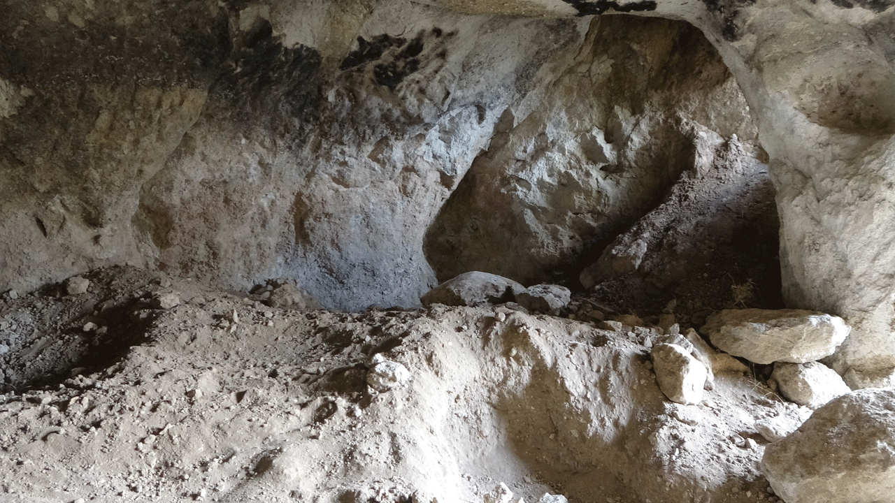 Foto - Altın söylentisi kulaktan kulağa yayıldı, akın eden define avcıları sit alanını harabeye çevirdi