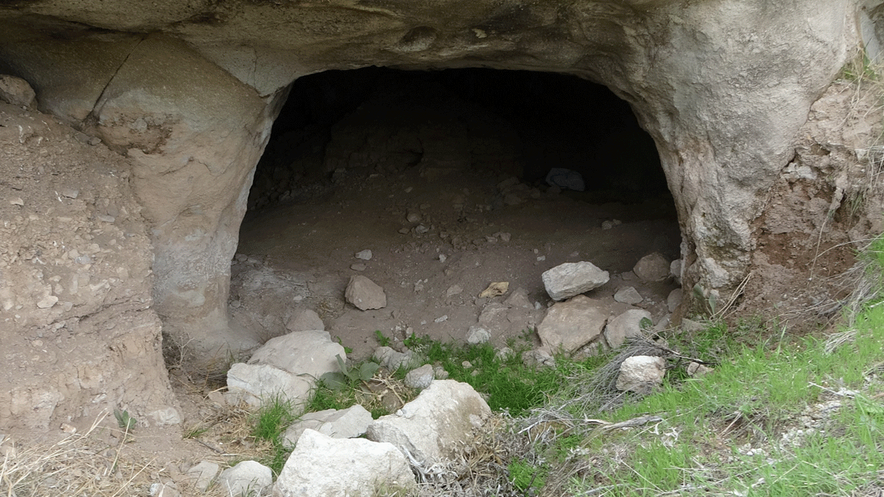 Foto - Altın söylentisi kulaktan kulağa yayıldı, akın eden define avcıları sit alanını harabeye çevirdi