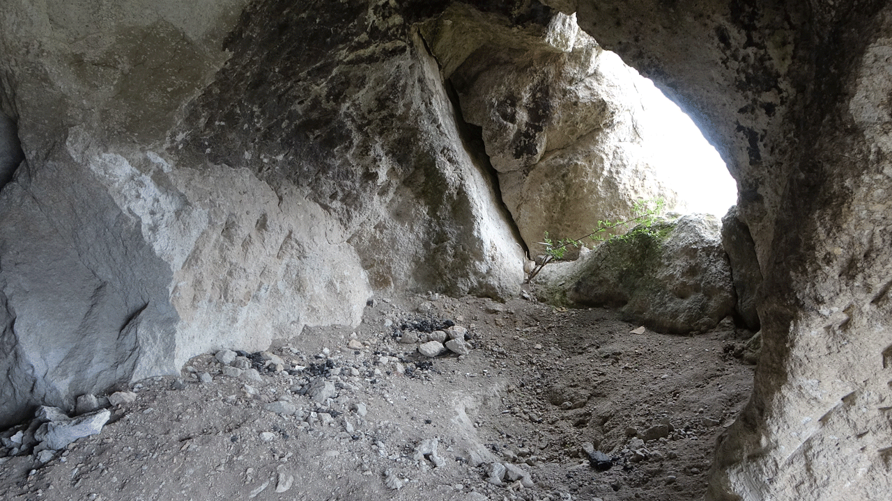 Foto - Altın söylentisi kulaktan kulağa yayıldı, akın eden define avcıları sit alanını harabeye çevirdi