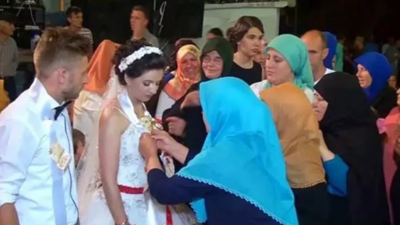 Foto - Altın takı tarihe karışıyor: Düğünlerde artık onun devi başladı!