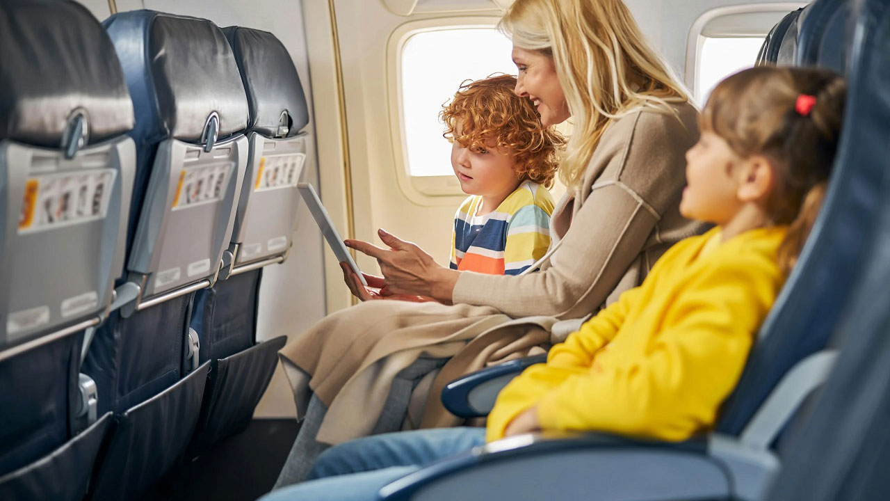 Foto - Altın tavsiyeler! Uçakta stres olmadan çocukla seyahat etmenin sırrı