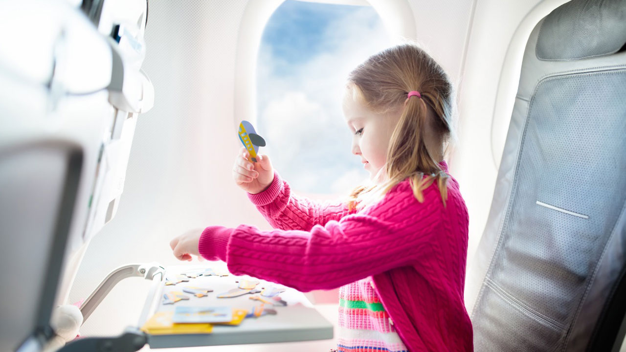Foto - Altın tavsiyeler! Uçakta stres olmadan çocukla seyahat etmenin sırrı