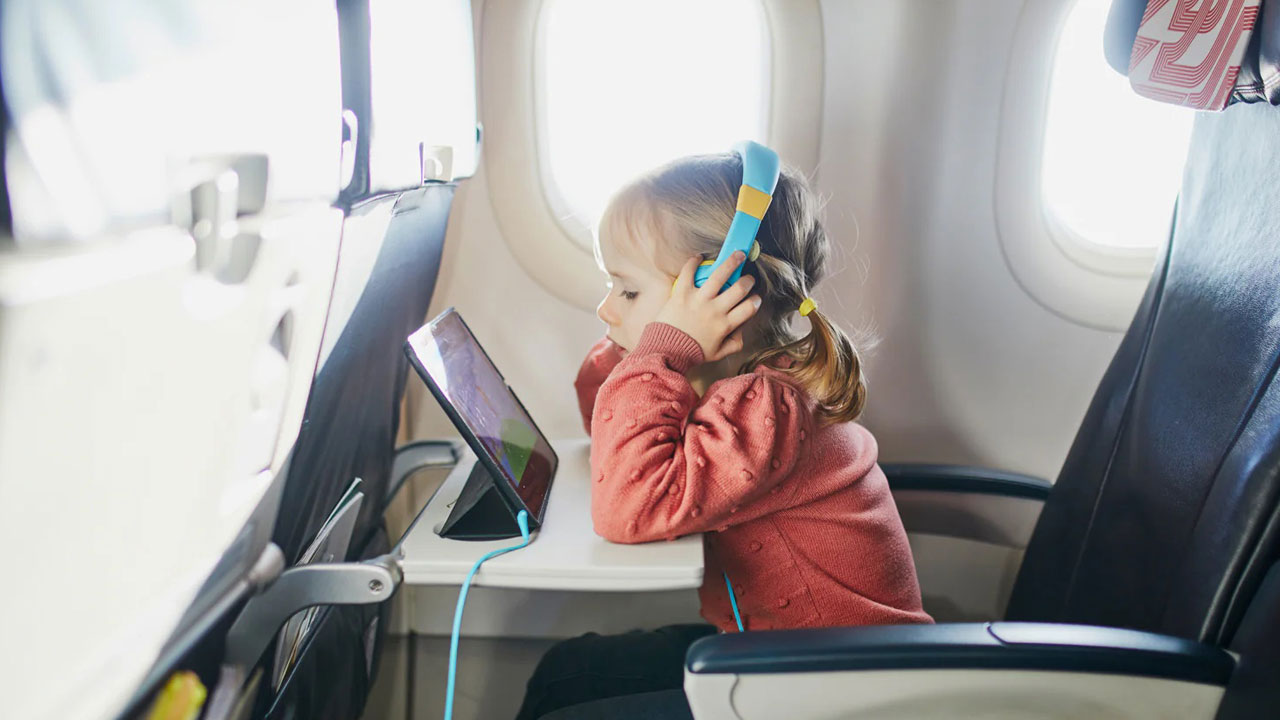 Foto - Altın tavsiyeler! Uçakta stres olmadan çocukla seyahat etmenin sırrı