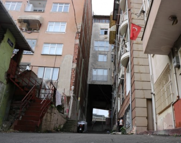 Foto - Altından yol geçen 5 katlı bina görenleri hayrete düşürüyor
