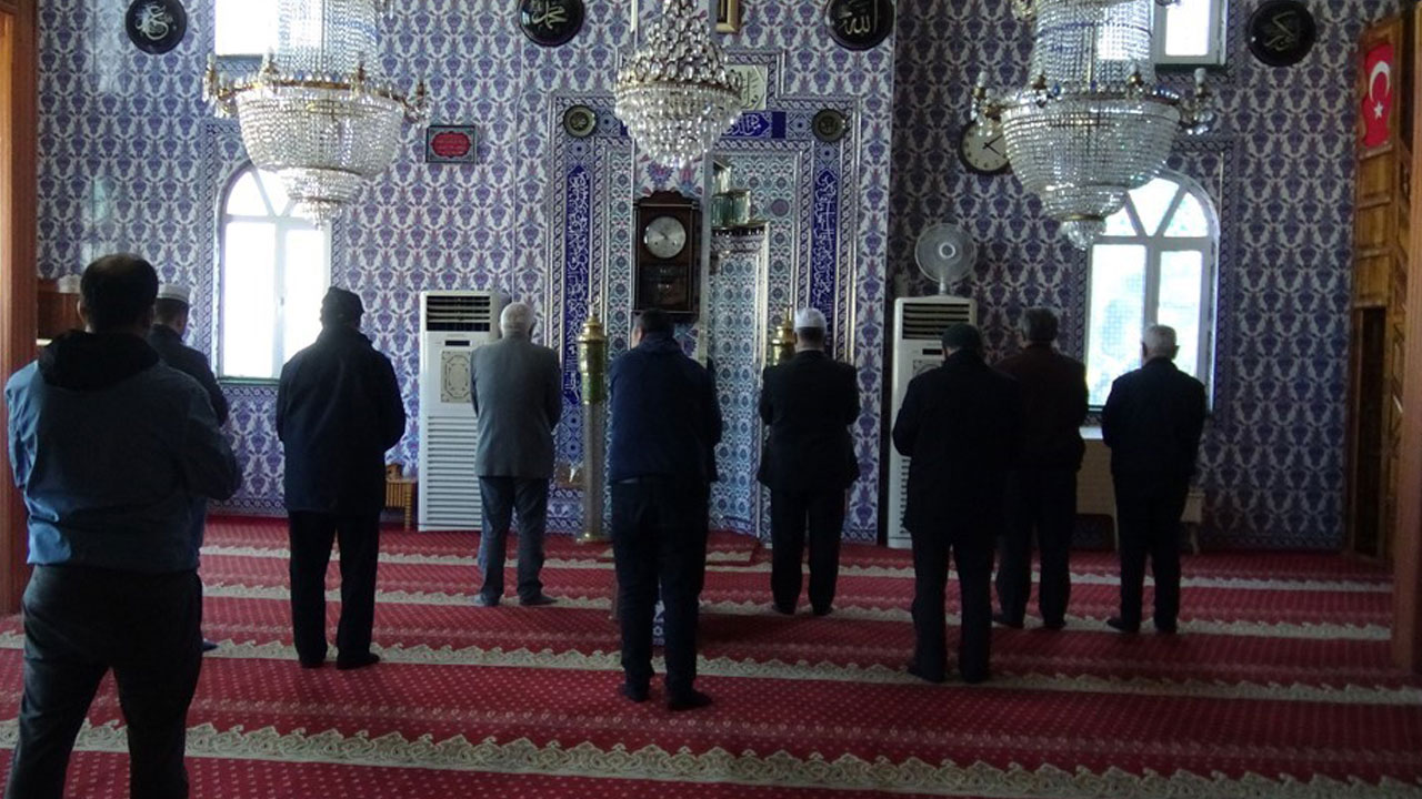 Foto - Altından yol geçiyor! Artvin’deki bu cami görenleri şaşkına çeviriyor