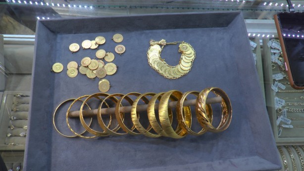 Foto - Altını olan deprem sonrası bakın ne yapıyor! Kuyumcular bu işe şaştı kaldı