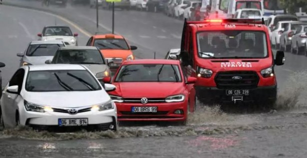 Foto - Altyapı eksikliği kendini gösterdi! Ankara'da yollar göle döndü