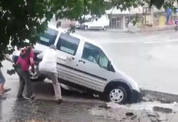Foto - Altyapı eksikliği kendini gösterdi! Ankara'da yollar göle döndü