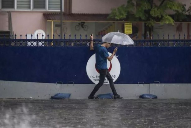 Foto - Altyapı eksikliği kendini gösterdi! Ankara'da yollar göle döndü