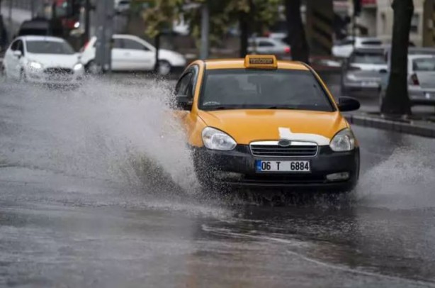 Foto - Altyapı eksikliği kendini gösterdi! Ankara'da yollar göle döndü