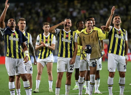 Foto - Ama bu imkansız! Bütün Fenerbahçeliler şaşkın! Az kalsın küçük dilini yutuyorlardı...