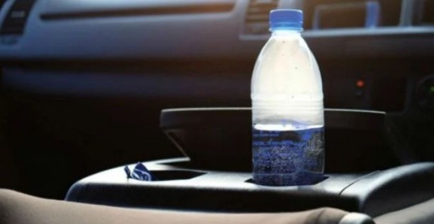 Foto - Aman dikkat! Arabanızda sakın su şişesi bırakmayın...