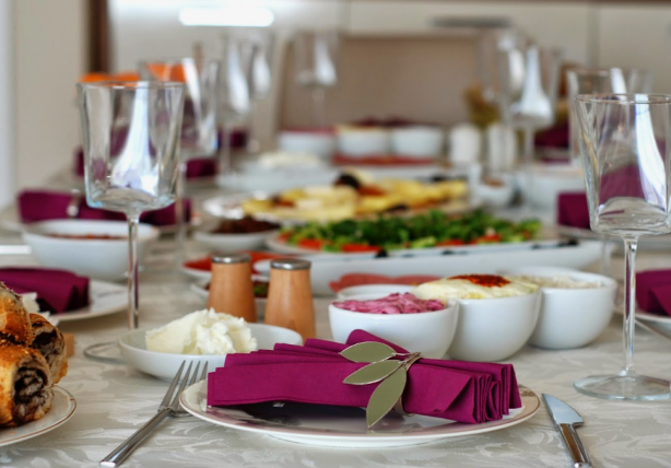 Aman dikkat! Ayıla bayıla yiyoruz ama böbrekleri diyalize sürüklüyor! Her sofrada var, ömrü 10 yıl kısaltıyor