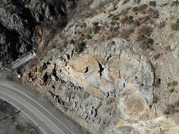 Aman dikkat! Bu kayalar büyük risk taşıyor