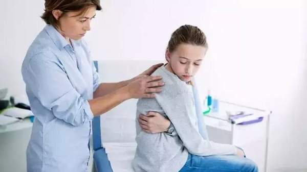 Foto - Aman dikkat! Bu sorun skolyoza neden oluyor