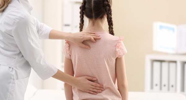 Foto - Aman dikkat! Bu sorun skolyoza neden oluyor