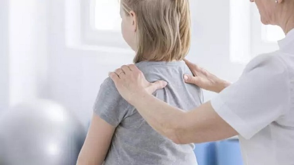 Foto - Aman dikkat! Bu sorun skolyoza neden oluyor