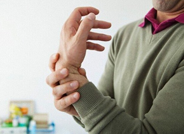 Foto - Aman dikkat! Kolda ve bacakta ani güç kaybı varsa… Erken müdahale şart!