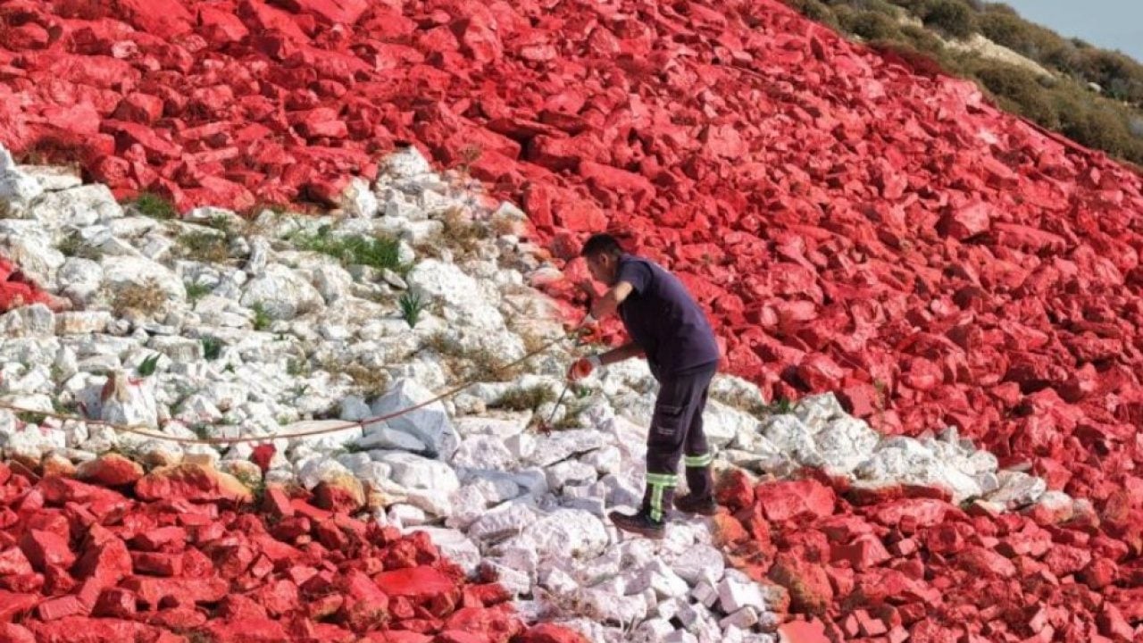 Amanosların zirvesindeki dev Türk bayrağı yenilendi