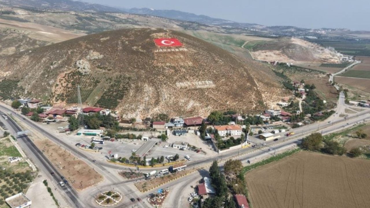 Foto - Amanosların zirvesindeki dev Türk bayrağı yenilendi