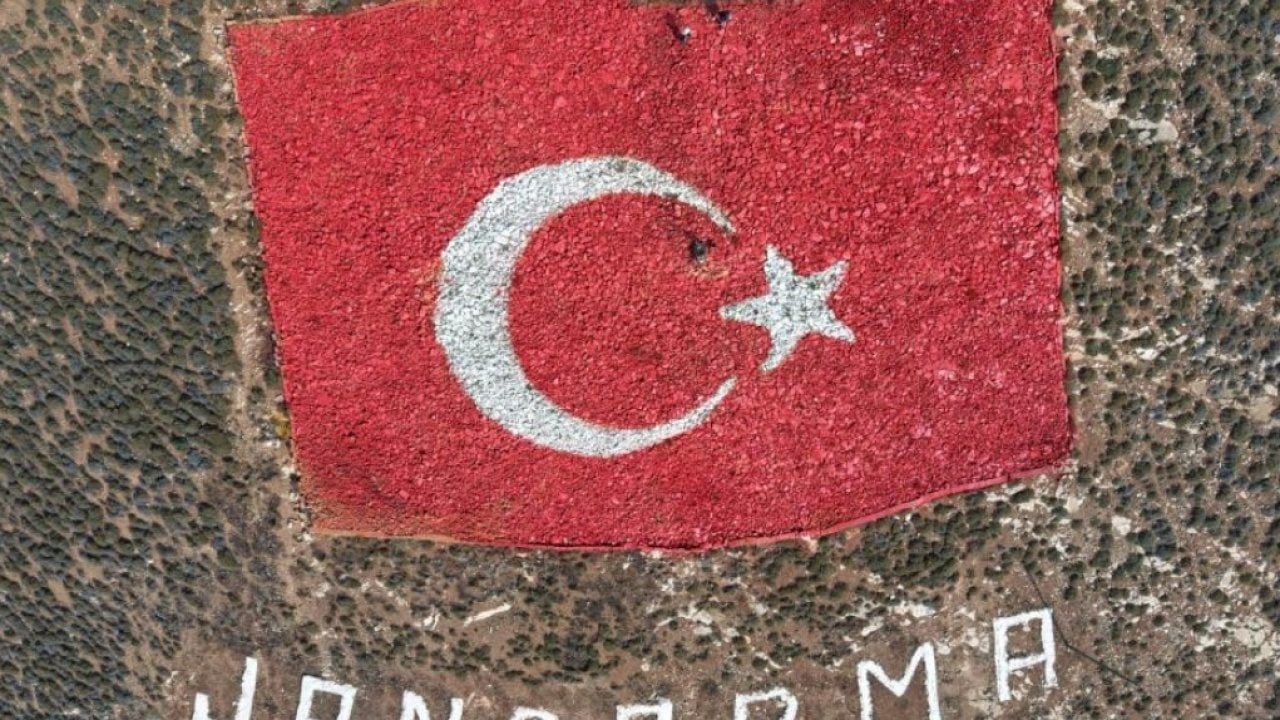 Foto - Amanosların zirvesindeki dev Türk bayrağı yenilendi