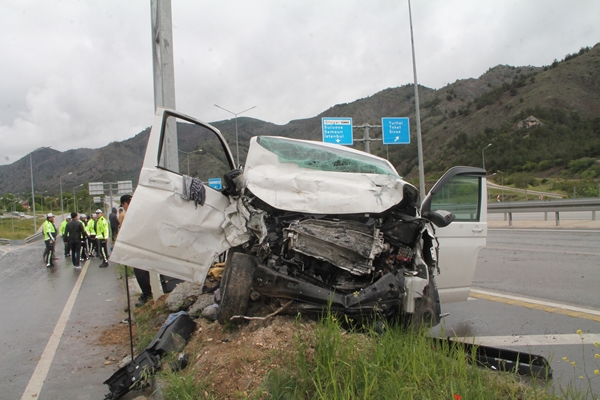 Foto - Amasya'da feci kaza! Ortalık can pazarına döndü