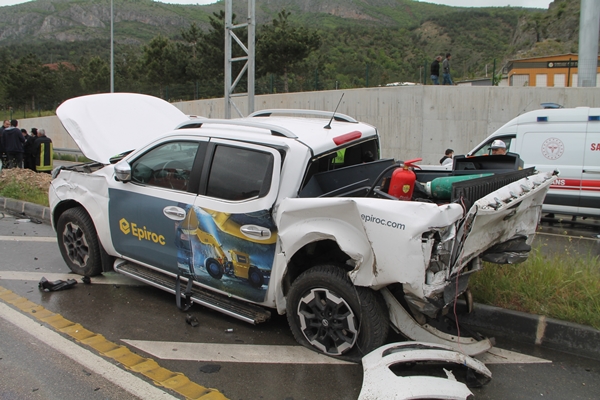 Foto - Amasya'da feci kaza! Ortalık can pazarına döndü