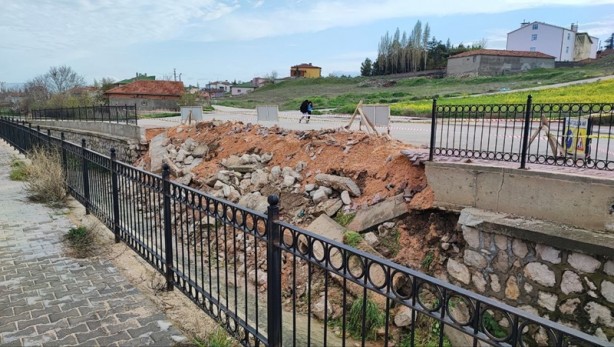 Foto - Amasya’da istinat duvarı çöktü