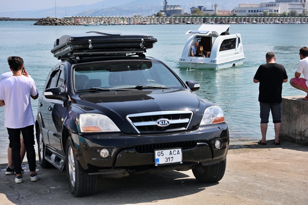 Foto - Amasyalı kardeşlerden müthiş tasarım! Karada karavan suda yat oluyor