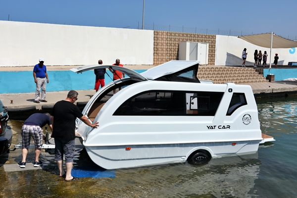 Foto - Amasyalı kardeşlerden müthiş tasarım! Karada karavan suda yat oluyor