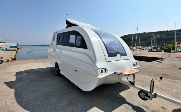 Foto - Amasyalı kardeşlerden müthiş tasarım! Karada karavan suda yat oluyor